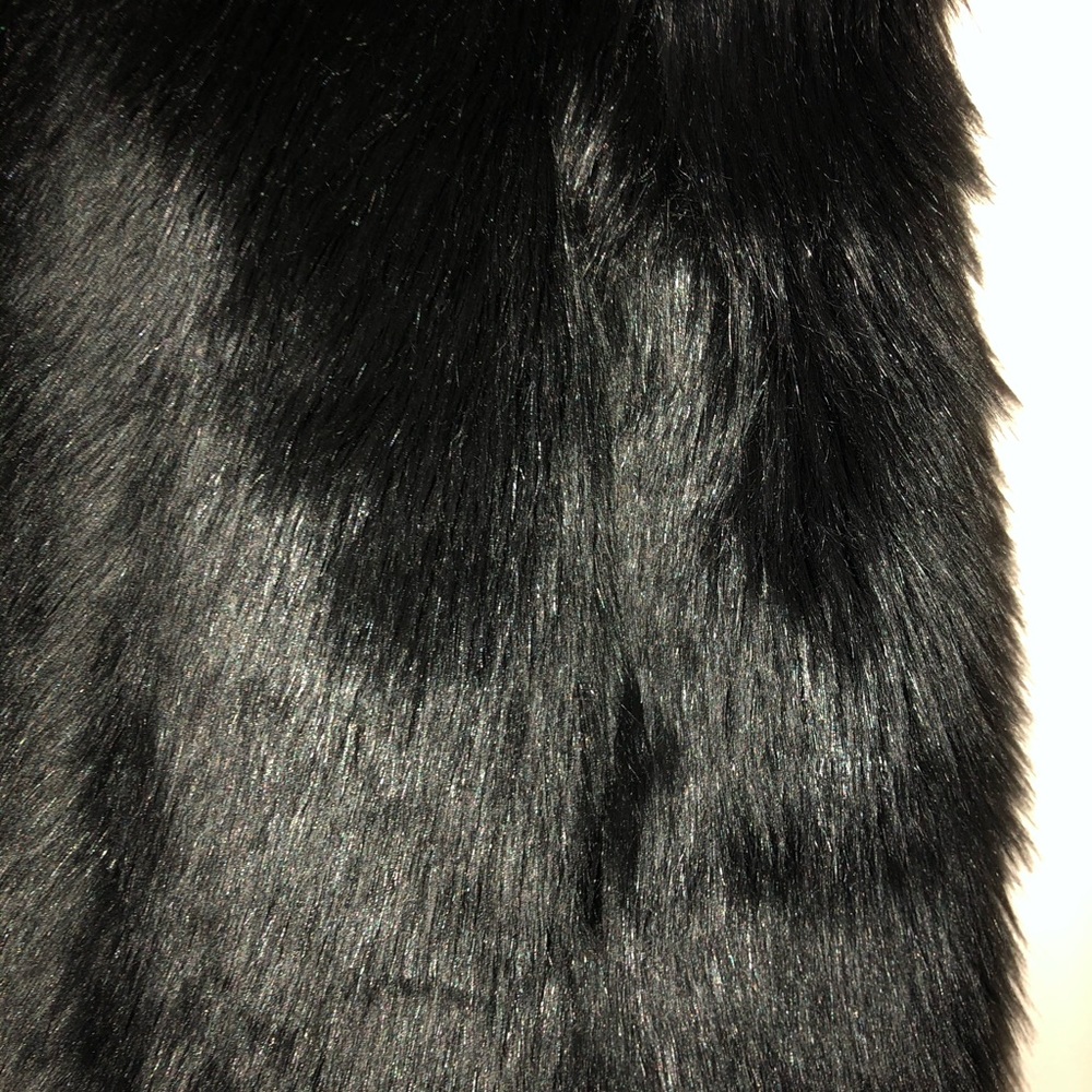 Cozy GAP Shaggy Faux FUR Vest - Picture 6 of 8